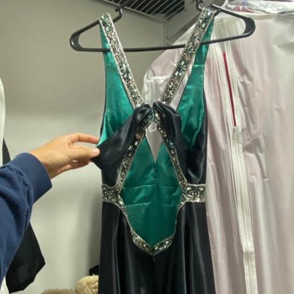 Emerald Green Dress - Picture 2 of 2